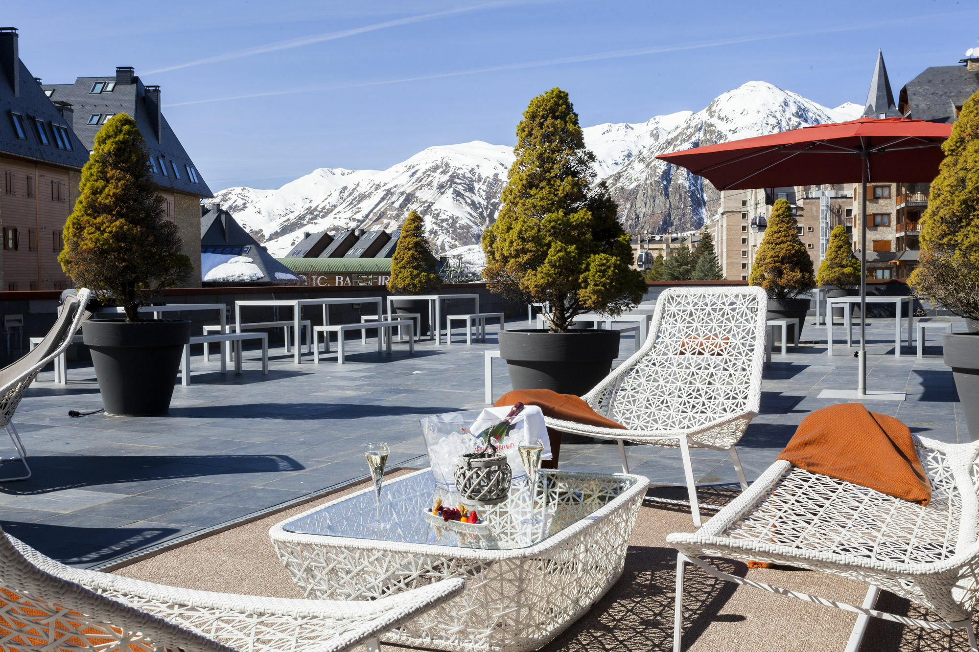 Hotel Ac Baqueira Ski Resort, Autograph Collection Baqueira Beret Exterior photo
